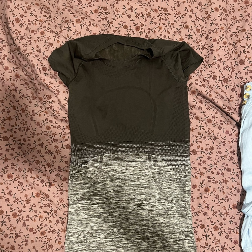 Lululemon athletic top